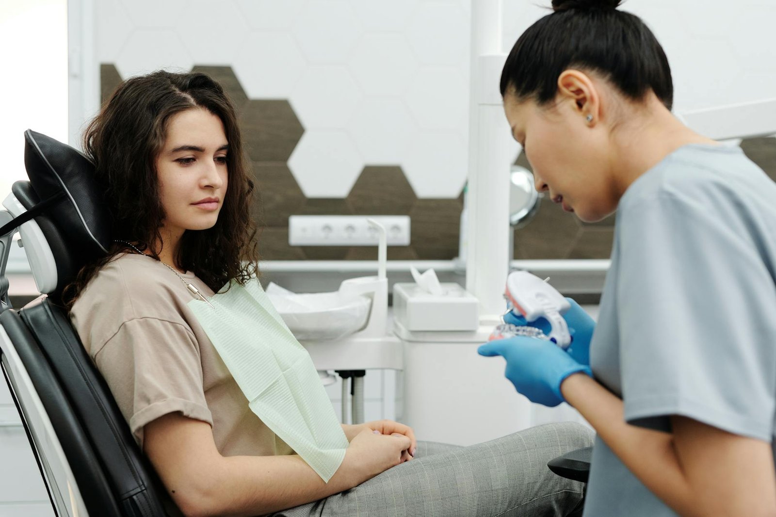 Illustration of Dentist Near Me First Visit: Must-Have Tips for a Smooth Himayatnagar Experience